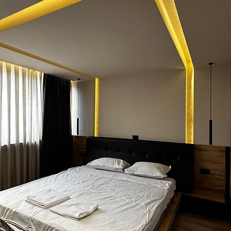 Zet Apartments - Bedroom & Bathroom Pristina Kültér fotó