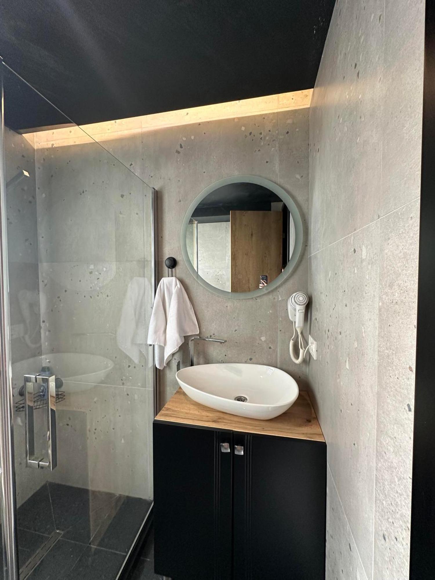 Zet Apartments - Bedroom & Bathroom Pristina Kültér fotó